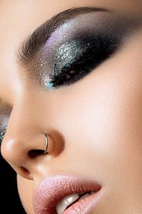 Glossy eyeshadow and grunge makeup