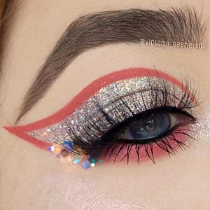 Look With Colored Eyeliner and Silver Glitter